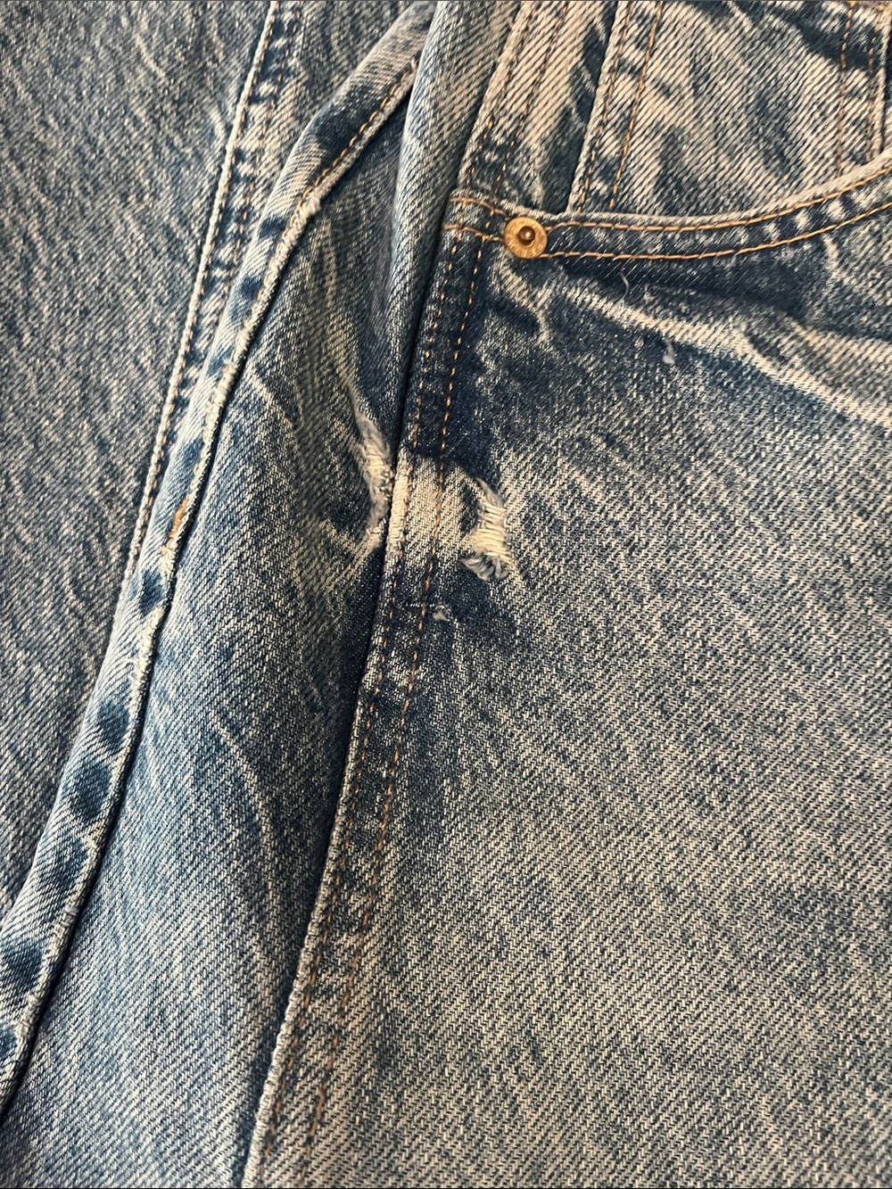 We The Free Light Blue good luck barrel jeans. With distressing  NWOT - Picture 3 of 12
